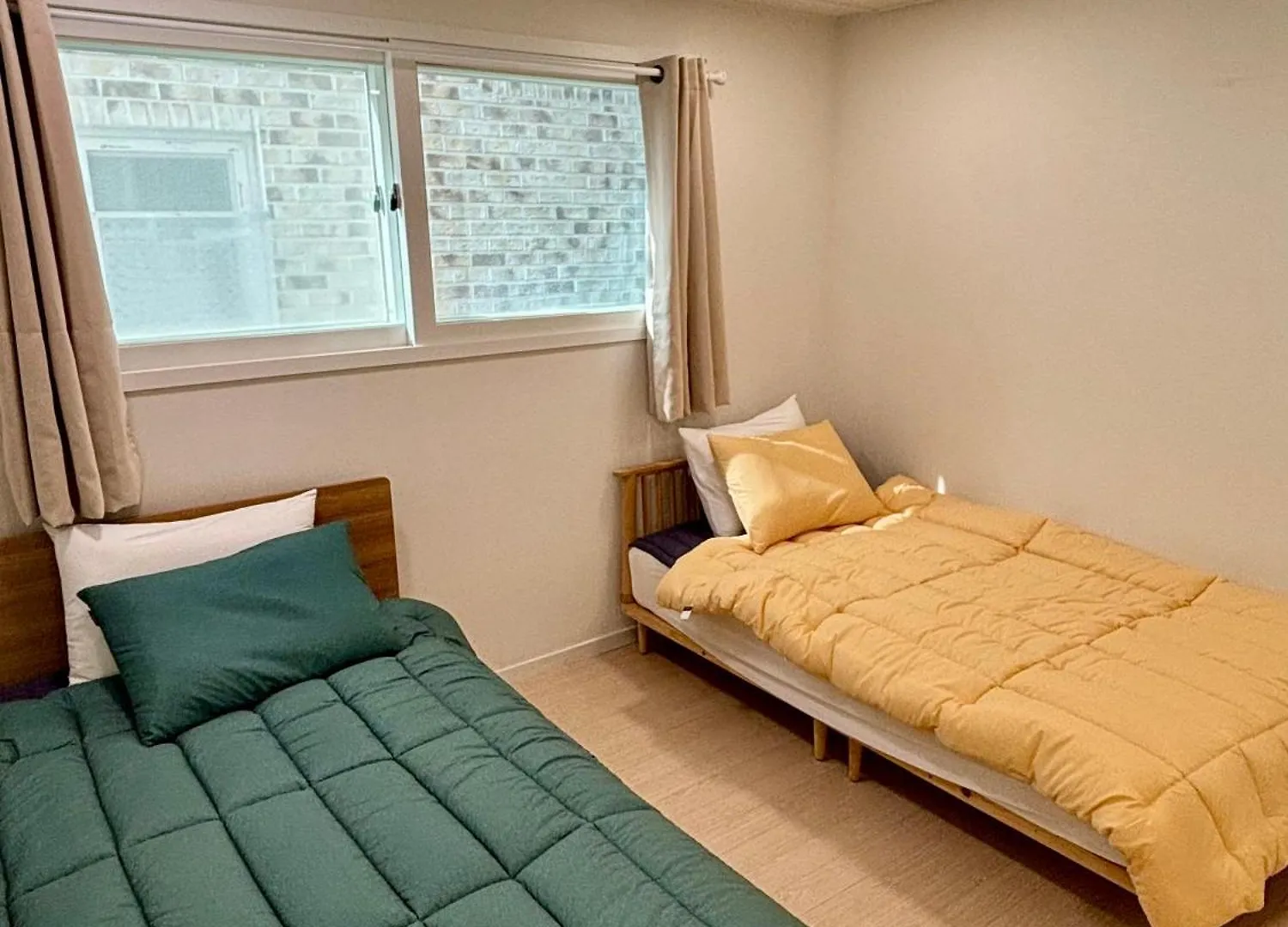 Clean 2 Supersingle Beds House Apartment Seoul